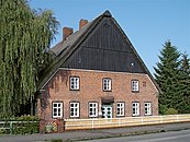 Ehemaliger Hof Piening - Fachhallenhaus - Dorfstraße 7153.701799.64931         Foto: 2007