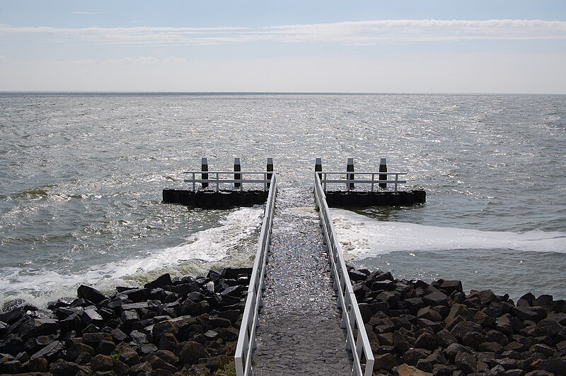 File:IJsselmeer Afsluitdijk.JPG