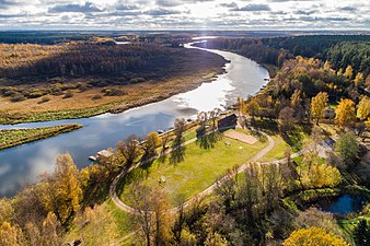 Droonifoto Pikasilla staadionist ja puhkealast