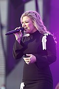 Kelly Clarkson (14–21, 23)