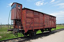 Wagon d'un train de marchandises utilisées pour les trains de l'Holocauste aujourd'hui exposé à Auschwitz transformé en lieu de mémoire.