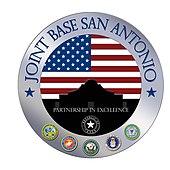 Sigillet för Joint Base San Antonio och administrationsbyggnaden på Randolph Air Force Base.