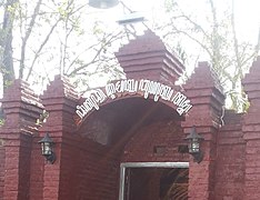 Pintu masuk makam buyut Tambi tahun 2014 bertuliskan aksara Jawa