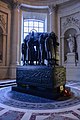 Le tombeau du maréchal Foch, également sous l'une des coupoles latérales.