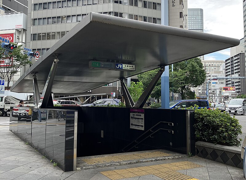 File:Kitashinchi Station Entrance and Exit 11-4.jpg