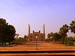 Ingresso principale alla tomba di Akbar, visto dall'interno.