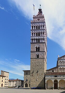 Pistoia merkezinde Katedral Meydani_