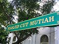 Papan nama dari Masjid Cut Mutiah