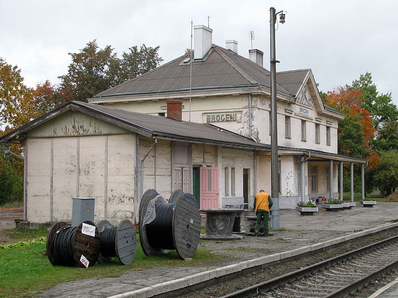 File:Broceni station.JPG