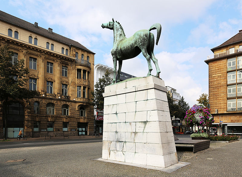 File:Gerhard Marcks 1962. Der fröhliche Hengst. Aachener Theaterplatz.jpg