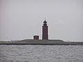 Leuchtturm Nordmarsch auf der Alten Peterswarf vom Meer (Westen) aus