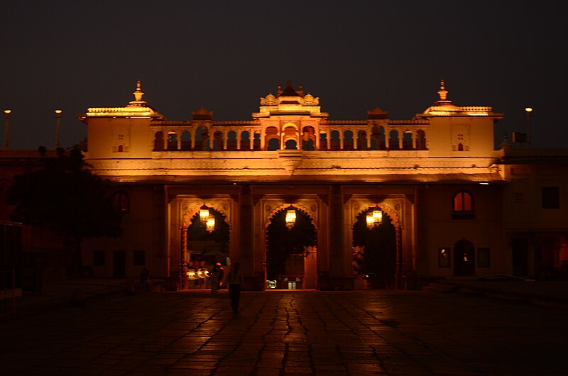 File:Udaipur (Rajastão), RTW 2012 (8407559303).jpg