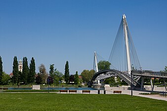 Français : La passerelle du jardin des deux rives