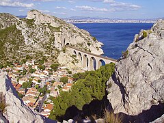 La calanque de la Vesse et ses habitations.