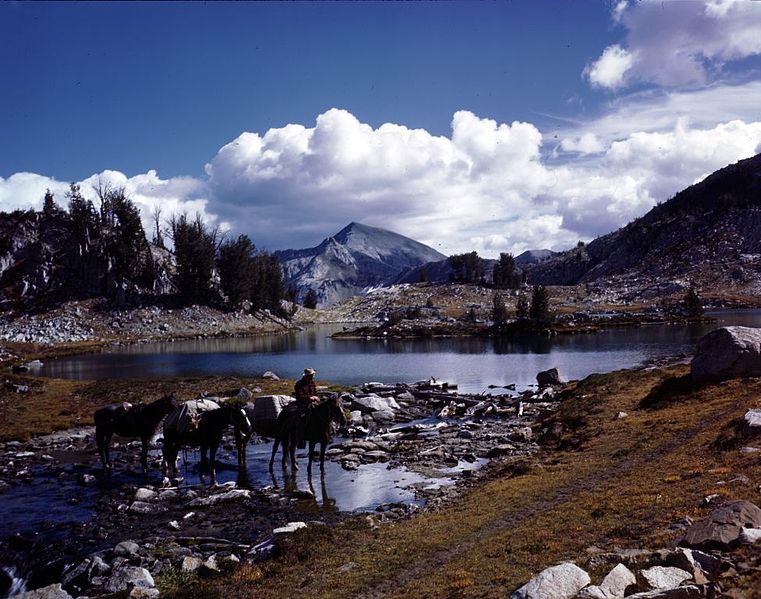 File:Packing in, Wallowa Mountains, Oregon (3441259747).jpg