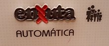 Logotipo da empresa Enxuta, como figura em uma máquina de lavar pratos "Enxuta Automática"