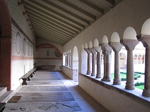 Français : Cloître de Saint-Pierre-le-Jeune-protestant