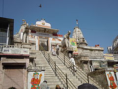 Jagdish Temple - escalier d'entrée.jpg