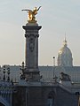 Les Invalides et le pont Alexandre III depuis la berge de la seine.