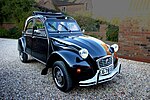 Citroen 2CV circa 1975, con teito abatible e portas ríxidas