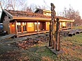 Triptychon (drei Holzskulpturen) vor dem Moorbahn-Bahnhof beim „Haus im Moor“ im Goldenstedter Moor