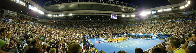 Panoráma arény při ceremoniálu po finále ženské dvouhry, modrý Plexicushion, 2009.