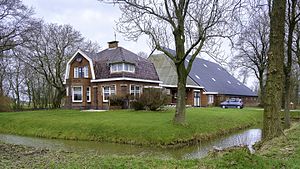 Boerderij aan zuidzijde van de wierde