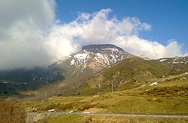 Peña Labra, una de las principales eminencias del sistema, y que ha propiciado que algunos cartógrafos hayan denominado a la sierra de Híjar como sierra de Peña Labra.[5]​