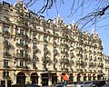 Hôtel Plaza Athénée au no 25.