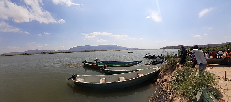 File:Confluence of Zambezi and Luangwa rivers 21.jpg