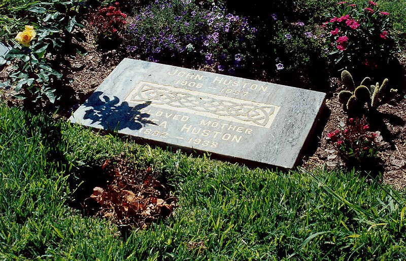 File:Grave of John Huston.jpg