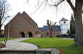 Nieuwe St. Andreaskerk (links) naast de Oude Kerk (rechts)