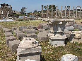 Agora di Smirna (kolom-kolom di stoa sebelah barat)