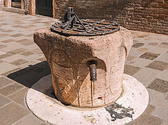   Well, Corte del Basego in Verona marble