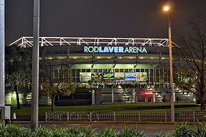 Die Rod Laver Arena bei Nacht.