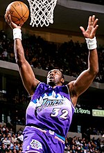 Karl Malone (links) und John Stockton (rechts), die in den 1990er Jahren zusammen bei den Utah Jazz spielten. Malone ist Zweiter in der Kategorie Punkte und Rebounds, Stockton Erster in Punkte und Assists. Tim Duncan ist Erster bei Punkten und Rebounds.