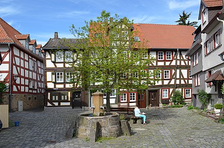 Foto vom Grabbrunnen mit Stadtplatz