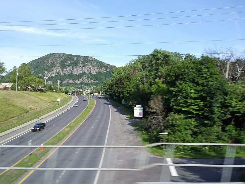 File:Boulevard Sir-Wilfrid-Laurier, Mont-Saint-Hilaire.jpg