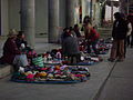 Español: Vendedoras ambulantes de artesanía en Huaraz