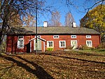 Gamla skolan, i bruk 1856-1947, numera skol- och biblioteksmuseum.