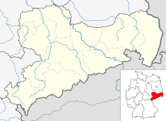 Mapa konturowa Saksonii, blisko centrum na prawo znajduje się punkt z opisem „Liebstadt”