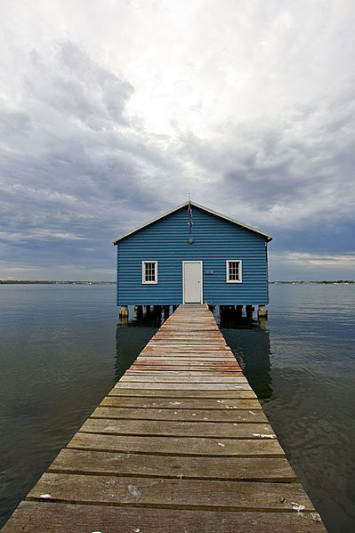 File:CrawleyEdgeBoatshed.jpg