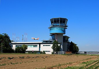 Der Tower des Stuttgarter Flughafens in Bernhausen