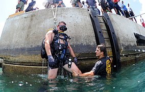 US Navy 110614-N-XD935-042 Navy Diver 2nd Class Ryan Arnold guides Chief Hospital Corpsman Nathanael Warren, who is acting as an unconscious diver.jpg