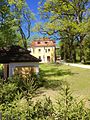 Villa Erlenburg mit Gänsbrunnkapelle und Park