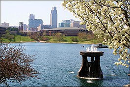 Het centrum van Omaha gezien vanuit het Heartland of America Park