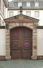 Français : Porte cochère de la Fondation de l'Œuvre Notre-Dame