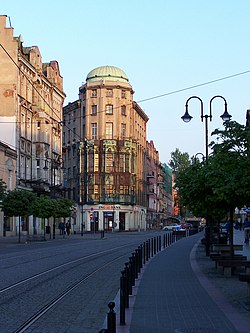 Ulica Wolności (”vapaudenkatu”) ja Admiral-rakennus.