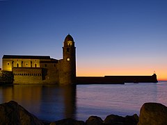 Église Notre-Dame des Anges de Collioure à l'aube.