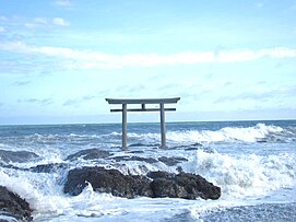 Gerbang Kamiiso no Torii di Kuil Isosaki Ōarai